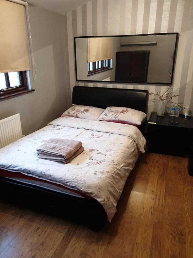 Master Room Near Heathrow ロンドン エクステリア 写真